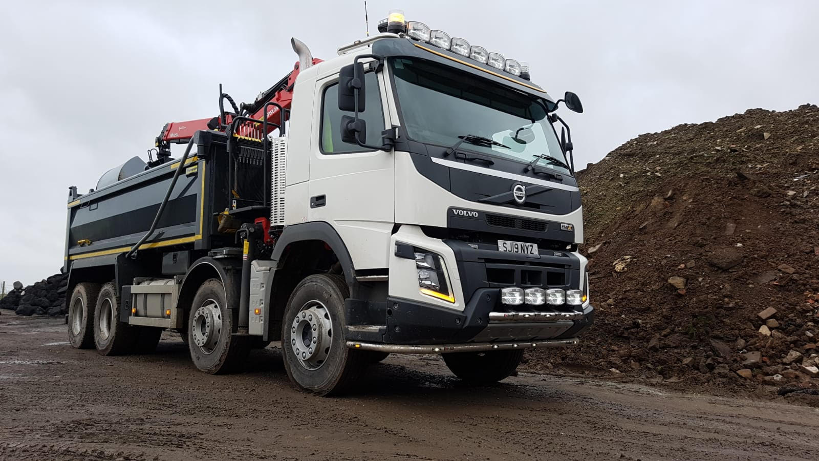 Length ways view of a grab wagon on site